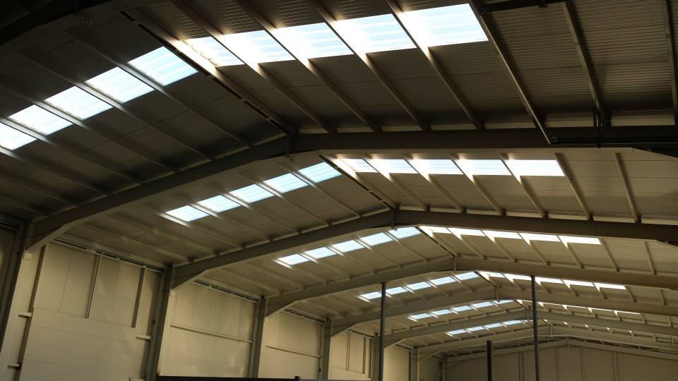 Фасадни и покривни решения от най-качествените поликарбонатни плоскости за естествено осветление и енергоспестяване.