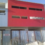 Доставка на гладки фасадни панели на шоурум с автосервиз на Диди 94 в гр. Плевен-2