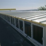 Доставка на покривни панели за надстрояване на съществуващ покрив с метална конструкция и термопанели